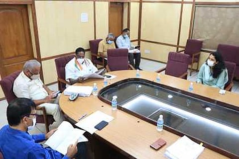 50 சதவீத ஒதுக்கீடு: புதுவை முதல்வா் ஆலோசனை