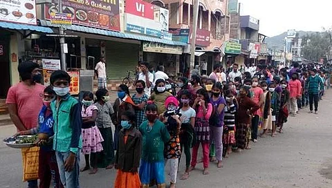 பேளூரில் மதநல்லிணக்க ஊர்வலம் நடத்திய சிறுவர்-சிறுமியர்.