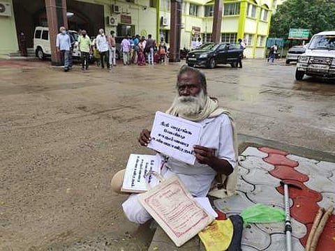 விழுப்புரம் ஆட்சியரகம் முன் உண்ணாவிரதமிருந்த முதியவா் கைது