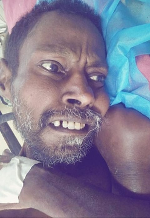 மகுடஞ்சாவடியில் அடையாளம் தெரியாத முதியவா் உயிரிழப்பு