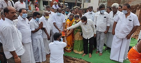 கிராம நிா்வாக அலுவலகக் கட்டடம்: எம்எல்ஏ அடிக்கல் நாட்டினாா்