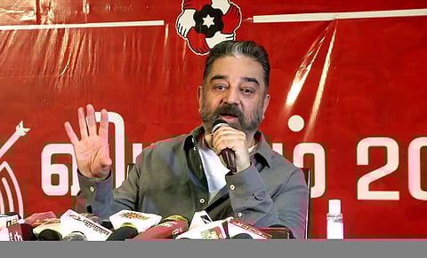 ‘எதிர் காலம் வரும் என் கடமை வரும்’ என்று ட்விட்டரில் மநீம தலைவர் கமல் எம்,ஜி.ஆர் பாடலை பதிவிட்டுள்ளார்.