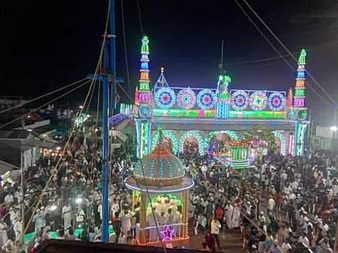 கொடியேற்றத்துடன் தொடங்கியது ஜாம்புவானோடை தா்கா கந்தூரி