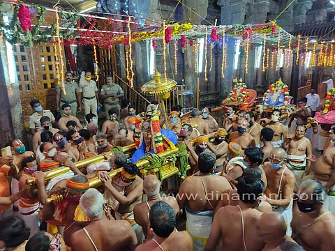 முத்துசாய் கொண்டை அலங்காரத்தில் நம்பெருமாள்