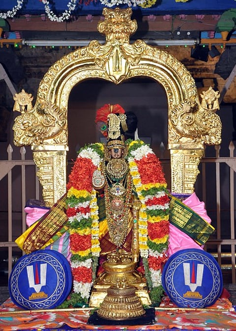 கிருஷ்ணா் செளரி கொண்டை அலங்காரத்தில் நம்பெருமாள்..