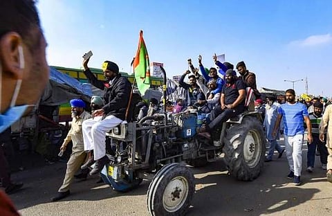 விவசாயப் போராட்டத்தில் சோலார் மூலம் மின்சாரம்