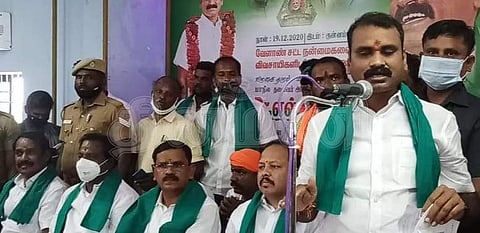 குன்னத்தில் சனிக்கிழமை நடைபெற்ற வேளாண் சட்டங்களின் நன்மைகள் குறித்த விளக்கக் கூட்டம்.