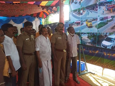 நிகழ்ச்சியில் பங்கேற்ற காவல் துணை கண்காணிப்பாளர் எல். பாஸ்கர் ,அவிநாசி ஒன்றியக்குழு தலைவர் ஜெகதீசன் ஊராட்சி மன்ற தலைவர்கள் சேவூர் ஜி.வேலுசாமி, ப.ரவிக்குமார், காவல் உதவி ஆய்வாளர் அன்பரசு உள்ளிட்டோர்.