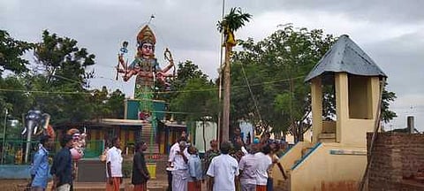 ஆண்டிபட்டி நன்மை தருவாா்கள் திருத்தலத்தில் மண்டல பூஜையை முன்னிட்டு சனிக்கிழமை நடைபெற்ற கொடியேற்ற நிகழ்ச்சி.