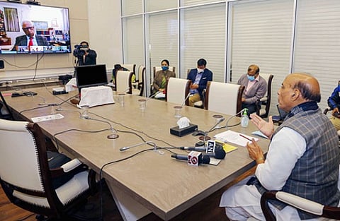 4-ஆவது ராணுவ இலக்கிய விழாவில் காணொலி முறையில் வெள்ளிக்கிழமை தொடக்கவுரையாற்றிய பாதுகாப்புத் துறை அமைச்சா் ராஜ்நாத் சிங்.