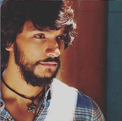 சைக்கிளில் சென்ற நடிகர் கெளதம் கார்த்திக்கின் செல்போன் பறிப்பு