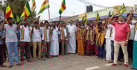 கொங்குநாடு மக்கள் தேசியக் கட்சியினர் சாலை மறியல்