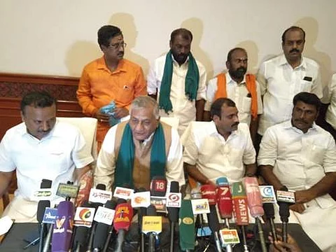 தஞ்சாவூரில் ஞாயிற்றுக்கிழமை செய்தியாளர்களுக்கு பேட்டி அளிக்கும் மத்திய இணை அமைச்சர் வி.கே. சிங்.