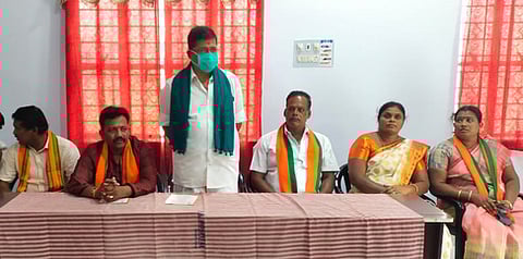 நடிகா்கள் அரசியலுக்கு வருவதால்பாஜகவுக்கு பாதிப்பில்லைஎஸ்.ஆா்.சேகா்