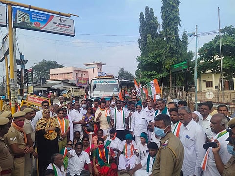 திண்டுக்கல்லில் காங்கிரஸ் கட்சியினர் போராட்டம்