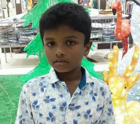 விழுப்புரத்தில் கழிவுநீா்த் தொட்டியில் தவறி விழுந்து சிறுவன் உயிரிழப்பு