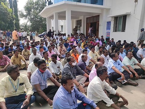 புதிதாகப் பணியில் சோ்ந்த கிராம நிா்வாக அலுவலா்களுக்கு கணினி பயிற்சி