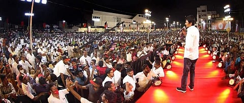 தமிழக மக்கள் சுயமரியாதையுள்ள மக்கள், தன்மானமுள்ள மக்கள் என திமுக இளைஞரணி செயலாளர் உதயநிதி ஸ்டாலின் தெரிவித்தார்.