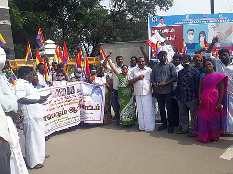 வீட்டுமனை வழங்கக் கோரி ஆா்ப்பாட்டம்