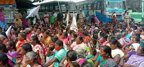 வேளாண் சட்டங்களை ரத்து செய்ய வலியுறுத்தி மறியல்: 182 பெண்கள் கைது