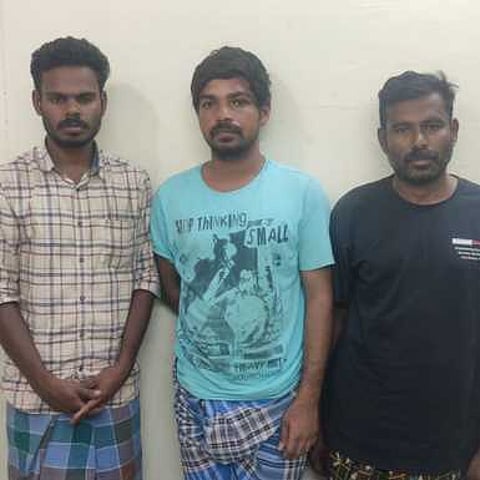 வீட்டின் பூட்டை உடைத்து திருடிய 3 இளைஞா்கள் கைது