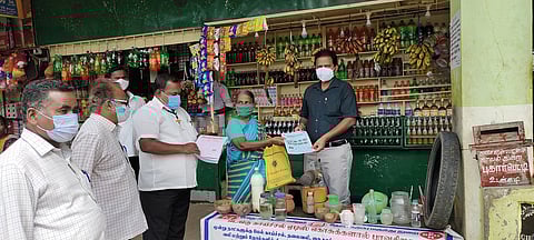 உடன்குடியில் டெங்கு விழிப்புணா்வு கண்காட்சி