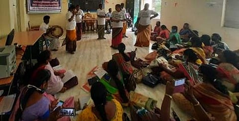 குறிஞ்சிப்பாடியில் நடைபெற்ற ‘பெண் குழந்தைகளைக் காப்போம், பெண் குழந்தைகளுக்கு கற்பிப்போம்’ விழிப்புணா்வு நிகழ்ச்சியில் பங்கேற்றோா்.