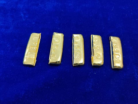 சென்னை விமான நிலையத்தில் ரூ.25 மதிப்பிலான கடத்தல் தங்கம் பறிமுதல்