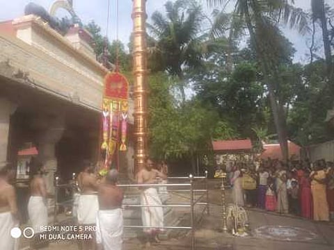 மாா்கழி திருவாதிரை திருவிழா திருக்கொடியேற்ற நிகழ்ச்சியில் பங்கேற்றோா்.