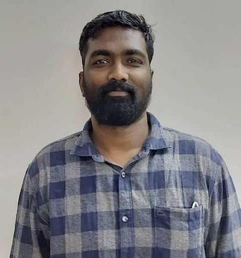 சேலத்தில் காரை வழிமறித்து ரெளடி வெட்டிக் கொலை