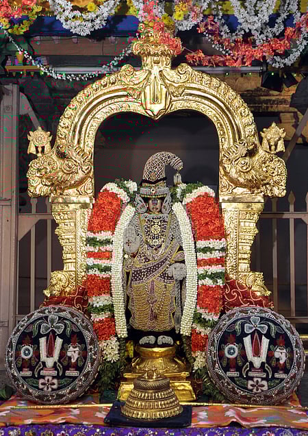 ஸ்ரீரங்கம் கோயிலின் வைகுந்த ஏகாதசி விழாவில் முத்துக்குறி அலங்காரத்தில் எழுந்தருளிய நம்பெருமாள்.