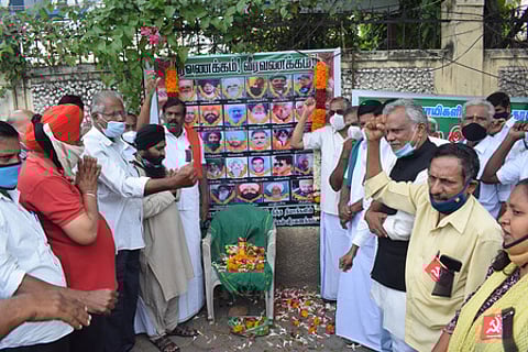 புது தில்லியில் போராட்டகளத்தில் உயிரிழந்த விவசாயிகளுக்கு கோவையில் அஞ்சலி செலுத்திய விவசாய அமைப்புகள், குருத்வாரா நிா்வாகிகள்.