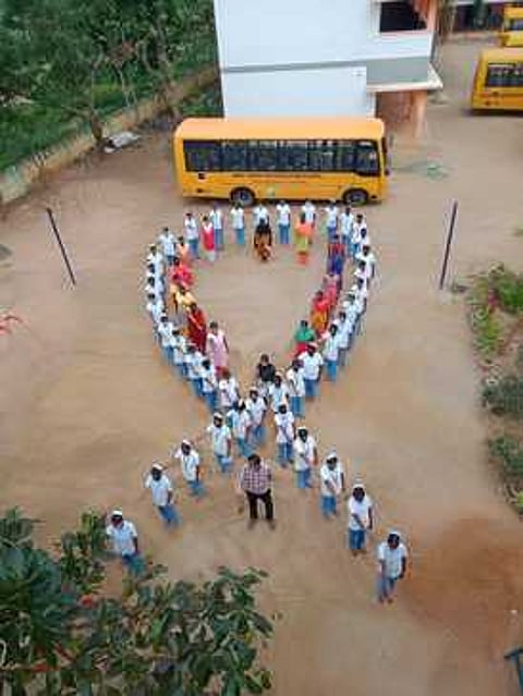 ஜயங்கொண்டம் அன்னை தெரசா செவிலியா் கல்லூரியில் உலக எய்ட்ஸ் தின உறுதிமொழி எடுத்துக்கொண்டோா்.