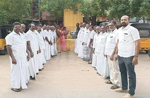 சாத்தான்குளம் புதிய பஸ் நிலையத்தில் எம்ஜிஆர் நினைவு தினம் அனுசரிக்கப்பட்டது.