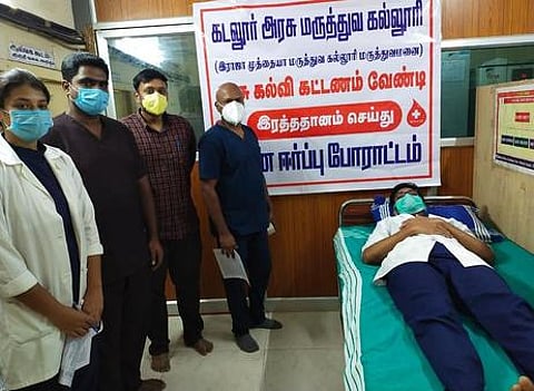 அண்ணாமலைப் பல்கலை. மருத்துவ மாணவா்கள் 16-ஆவது நாளாகப் போராட்டம்