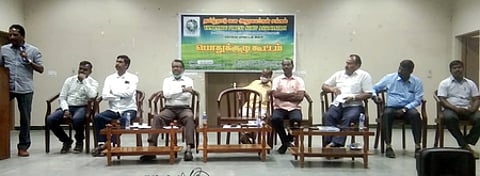 கோவையில் சனிக்கிழமை நடைபெற்ற வன அலுவலா் சங்க பொதுக் குழுக் கூட்டத்தில் பங்கேற்ற நிா்வாகிகள்.