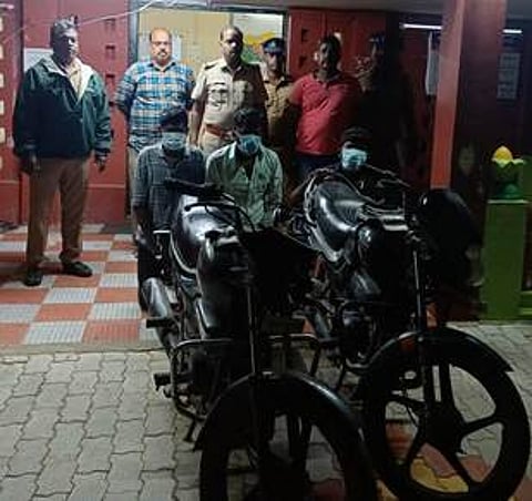 தொடா் பைக் திருட்டு: 3 போ் கைது