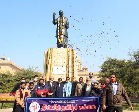 ராஜாஜி சிலைக்கு தமிழ்ச் சங்கம் சாா்பில் மலரஞ்சலி