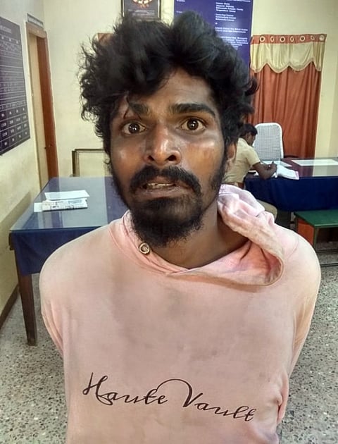 வீடுகளில் திருட முயன்ற கேரள இளைஞா் தாக்கப்பட்டு பலி