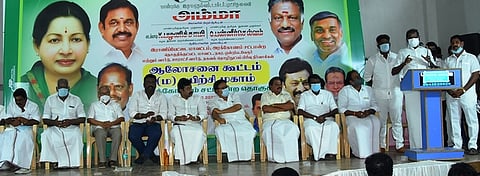 கூட்டத்தில் பேசிய ராணிப்பேட்டை மாவட்டச் செயலாளரும் எம்எல்ஏவுமான சு.ரவி.