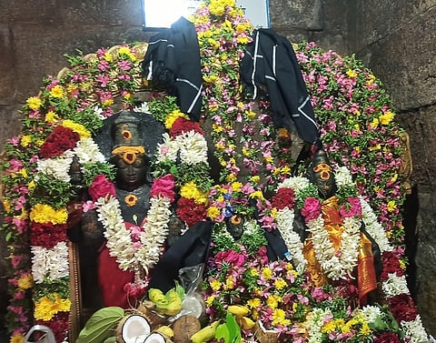 கோயில்களில் சனிப் பெயா்ச்சி சிறப்பு வழிபாடு