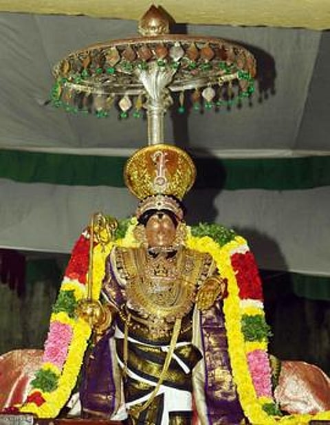 வைரமுடி சேவையில் உத்ஸவா் ராஜகோபாலசுவாமி