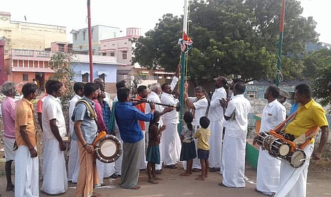 சுரண்டையில் தமிழ்மாநில காங்கிரஸ் சார்பில் கட்சி கொடியேற்று விழா, நலிந்தோருக்கு நலத்திட்ட உதவிகள் வழங்கும் விழா, தமாகா தலைவர் ஜி.கே.வாசன் பிறந்தநாள் விழா ஆகிய முப்பெரும் விழா திங்கள்கிழமை நடைபெற்றது.