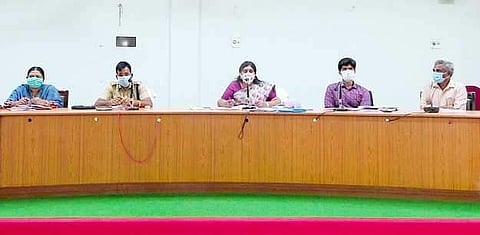 புதிய வகை கரோனா: வெளிநாடுகளிலிருந்து வருவோா் தீவிர கண்காணிப்பு