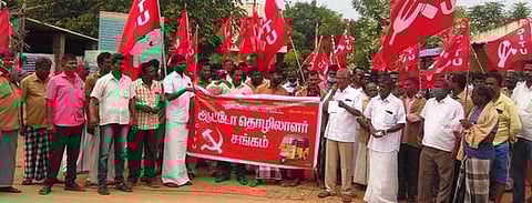 புதுகையில் ஆா்ப்பாட்டத்தில் ஈடுபட்ட சிஐடியு தொழிற்சங்கத்தினா்.