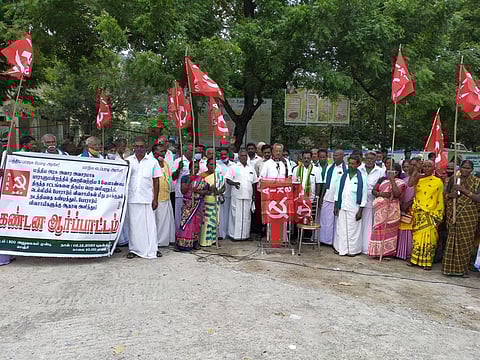 செஞ்சியில் ஆா்ப்பாட்டத்தில் ஈடுபட்ட விவசாயிகள் சங்கத்தினா்.