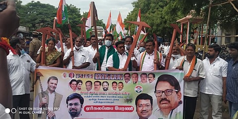 ஆத்தூரில் நடைபெற்ற ஏா் கலப்பை பேரணியில் கலந்துகொண்டோா்.