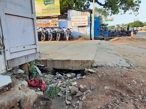 கிடப்பில் போடப்பட்டுள்ள வாருகால் பணி.