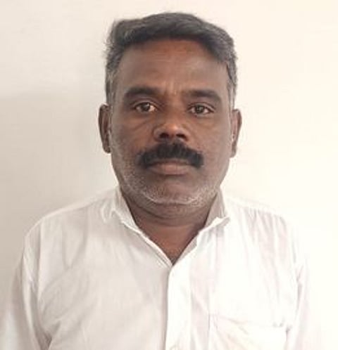 கூட்டுறவு வங்கியில் ரூ. 4 லட்சம் முறைகேடு: செயலா் கைது