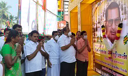 கோவை செழியன் உருவப் படத்துக்கு மலா்தூவி மரியாதை செலுத்திய நாமக்கல் எம்.பி. ஏ.கே.பி.சின்ராஜ் உள்ளிட்டோா்.